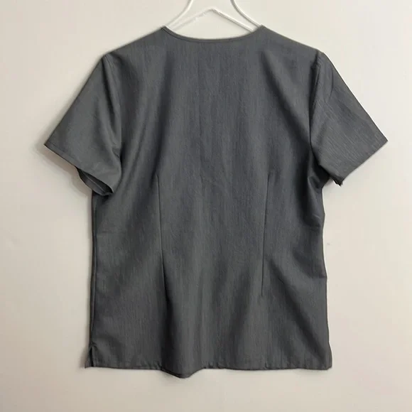 FIGS technical collection gray shirt sleeve size M ** has small imperfection ** - Picture 2 of 11